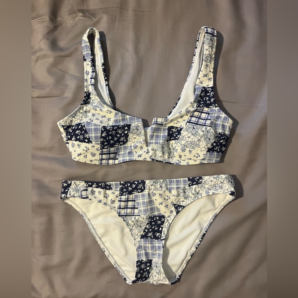 *AVAILABLE HOLLISTER Women’s Bikini Set Size S/M